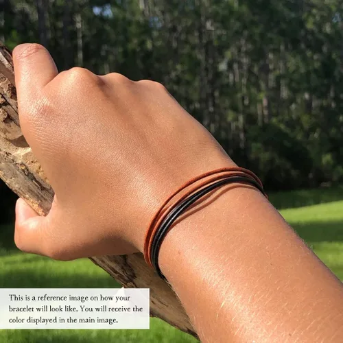 Vista 5 de Pulsera de cuero genuino de 2 mm para hombres - Pulsera ajustable hecha a mano, pulsera de cuero minimalista, accesorios simples, cuero premium