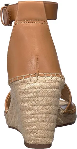 Vista 4 de Vince Camuto - Sandalia Leera con tacón de cuña para mujer
