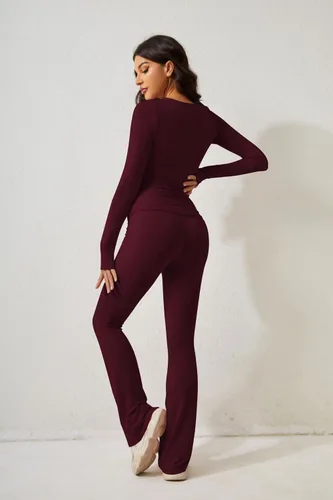 Vista 7 de Conjuntos de yoga para mujer, cuello redondo, manga larga, camiseta corta y pantalones acampanados de tiro bajo, conjunto de dos piezas