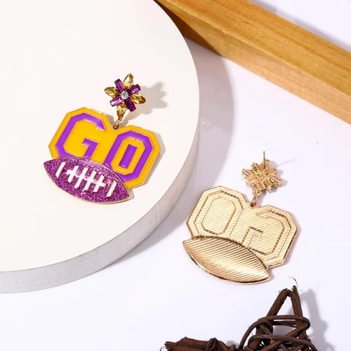 Vista 7 de Aretes de fútbol para mujer, aretes colgantes de diamantes de imitación para el día del partido, divertidos aretes colgantes para equipo deportivo