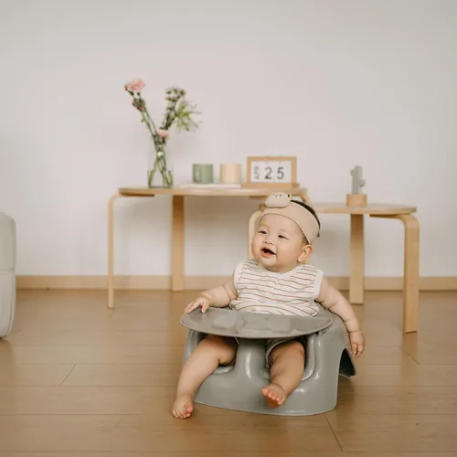 Vista 7 de Bumbo Asiento de piso de plástico Lite y bandeja combo, 3 a 12 meses Breige