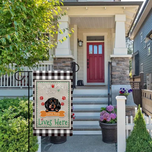 Vista 3 de The World's Best Dog Garden Flag Saint Bernard Dog Lives Here Bone Paw Buffalo Plaid Check 12.5x18 pulgadas Decoración exterior de patio de doble