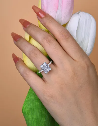 Vista 6 de Impresionante anillo de compromiso de corte radiante de 4.5 quilates para mujer, anillo de diamantes de imitación, anillo de promesa de plata de ley