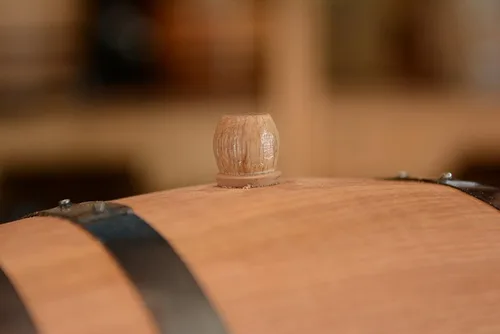 Vista 3 de Personalizado – Barril de envejecimiento de bourbon de roble blanco americano – roble envejecido (1 litro, aros negros)