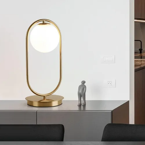 Vista 2 de Globo lámpara de mesa dorada lámpara de mesa moderna de mediados de siglo lámpara de mesa de cristal blanco lámpara de mesa pequeña lámpara de mesa