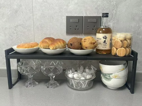 Vista 2 de Organizador de estante expandible para gabinete de 16-26 pulgadas de largo, apilable, estante para encimera de cocina, estante para fregadero, Negro