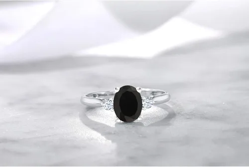 Vista 5 de Gem Stone King Anillo de compromiso de 3 piedras de oro blanco de 10 quilates con ónix negro y zafiro blanco para mujer