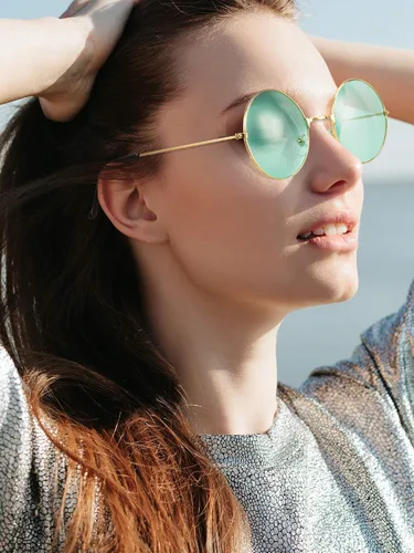 Vista 3 de 12 pares de gafas de sol hippie de los años 60 y 70 para mujeres y hombres gafas hippie retro lentes redondas lentes tintadas paquete de gafas