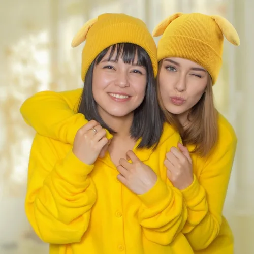 Vista 4 de Gorro de perro amarillo con orejas disquetas y elástico