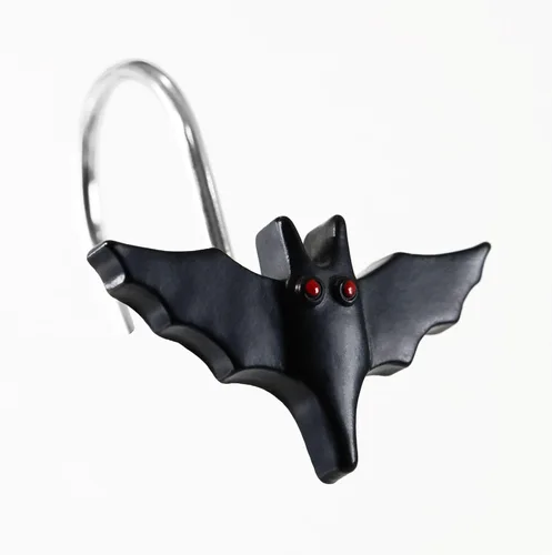 Vista 9 de Ganchos espeluznantes para cortina de ducha de Halloween: anillos Bate negro