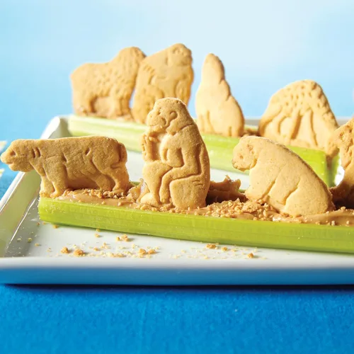 Vista 9 de BARNUM'S Original Animal Crackers, Snacks para niños, Snaks, 8 onzas