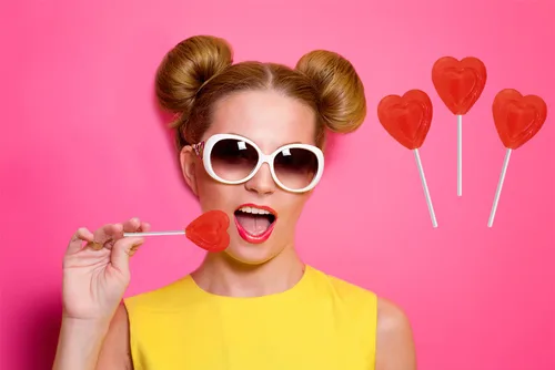 Vista 6 de Paletas rojas para el día de San Valentín, con doble forma de corazón, sabor a cereza, Kosher Parve, envueltas individualmente, (media libra)