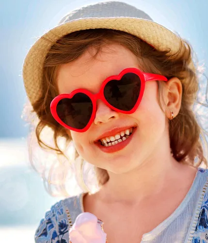 Vista 2 de ZIMUSUN Lentes de sol polarizados en forma de corazón para niñas, de 3 a 10 años, protección UV400