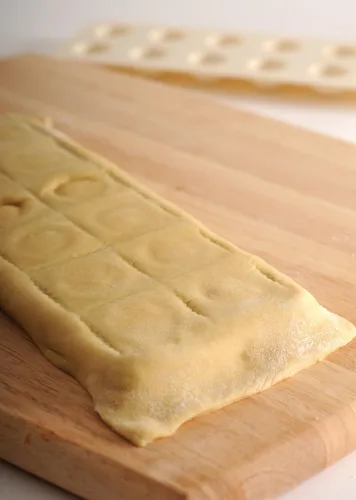 Vista 3 de Norpro Fabricante de Raviolis con Prensa de 12 Pulgadas, Metálico