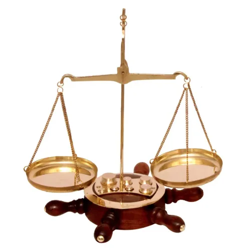 Vista 2 de Báscula de equilibrio pulida de latón antiguo con caja de terciopelo con pesos, joyería de 1.76 oz