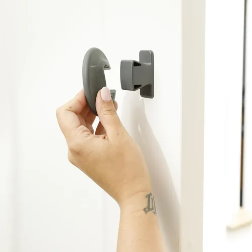 Vista 4 de Qdos Protector de seguridad para dedos Gris Garantizado que no se comprimirá ni se cae como otros productos – Protege los dedos de puertas