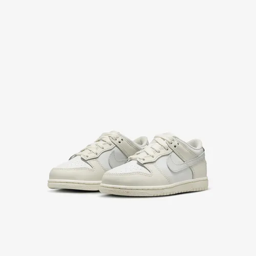 Vista 809 de Nike Kid's Dunk Low Sneaker
