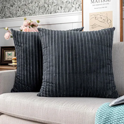 Vista 104 de UGASA - Fundas de almohada decorativas de terciopelo suave y sólidas de Navidad para sala de estar/sofá, 16 x 16 pulgadas, 2 unidades, color burdeos