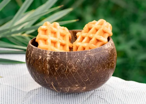 Vista 2 de Rainforest Bowls Juego de 4 cuencos de coco cruzados jumbo, 4 cucharas de madera y 4 popotes de bambú reutilizables, 100% naturales, tallados a mano
