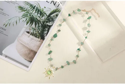 Vista 5 de Aktully Collar gótico bohemio con sol para mujer, gargantilla de sol de cristal, collar de piedra natural, collar de cuentas negras, collar