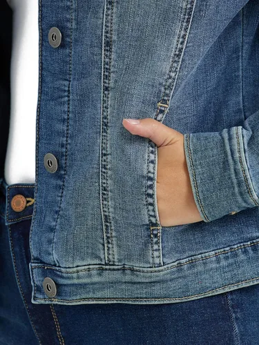 Vista 4 de Wrangler Authentics - Chaqueta de mezclilla elástica para mujer