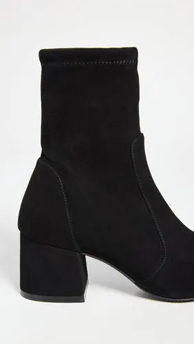 Vista 4 de Stuart Weitzman Elegante botín de 60 calcetines