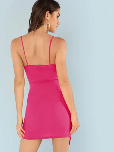 Vista 2 de Verdusa - Vestido tipo camisola de terciopelo asimétrico con tirantes delgados y cuello en V profundo para mujeres