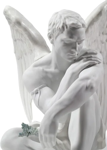 Vista 2 de LLADRÓ Figura de ángel protector. Figura de ángel de porcelana.