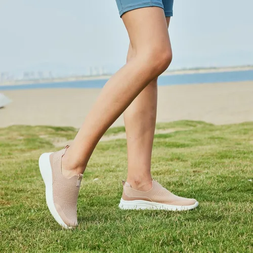Vista 4 de TIOSEBON Tenis para caminar para mujer, tenis de punto sin cordones, cómodos tenis de malla