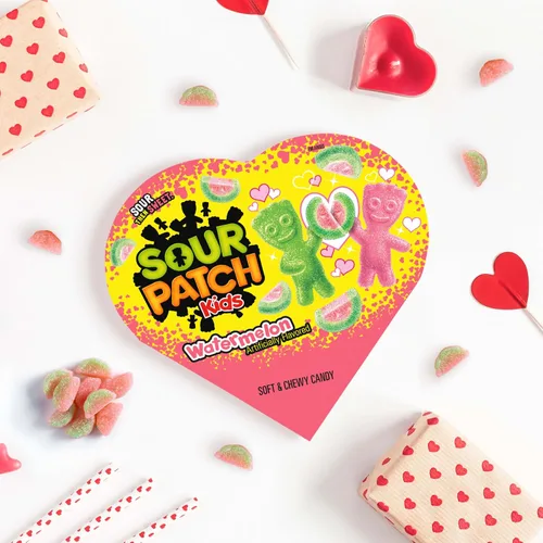 Vista 9 de SOUR PATCH KIDS Caramelos suaves y masticables de sandía para el día de San Valentín, caja en forma de corazón de 6 - 3.4 onzas