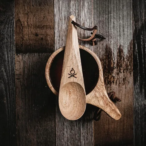 Vista 5 de Überleben Kanu - Cuchara de madera para acampar, utensilio nórdico tallado a mano con cordón y mosquetón, herramienta de supervivencia