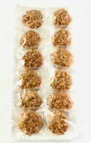 Vista 3 de Auténtico caramelo cremoso de nuez del sur de Charleston Pralines (12)