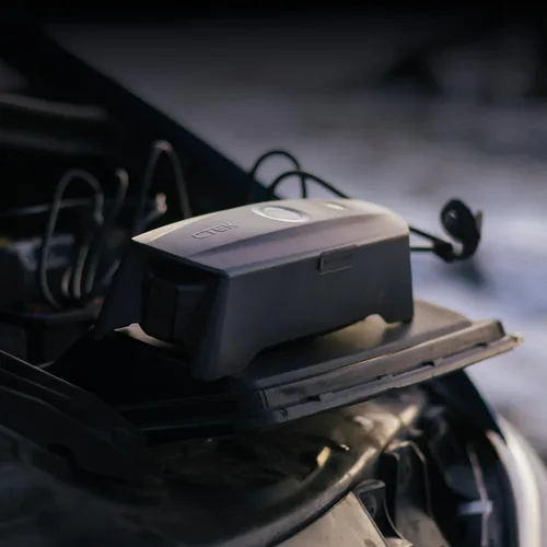 Vista 5 de CTEK CS Free®, cargador de batería portátil de 12 V, cargador 4 en 1 con cargador de batería de alta tecnología, para automóvil, teléfono