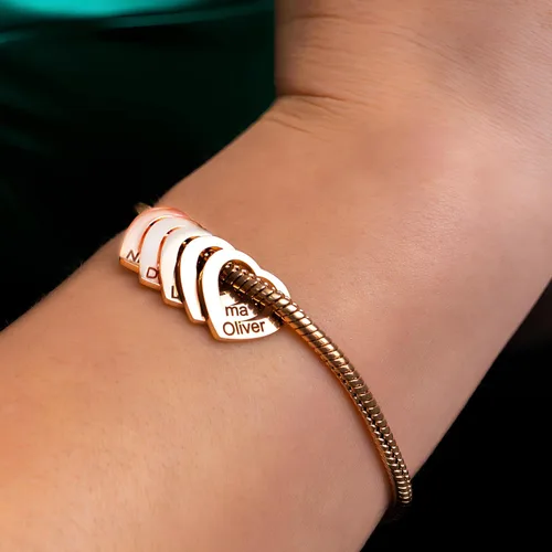 Vista 2 de Pulsera personalizada para mamá – Pulsera personalizada con dije de corazón con 1 – 20 nombres grabados – Pulsera ajustable para mujer – Regalo
