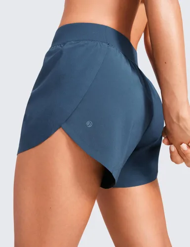 Vista 4 de CRZ YOGA Pantalones cortos deportivos de cintura media para mujer, ligeros, con abertura alta, con forro, de secado rápido