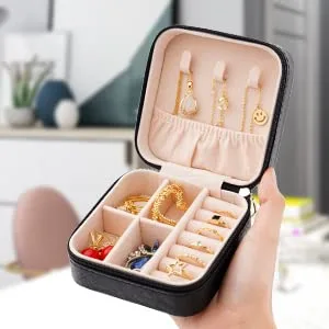 Vista 9 de Mini joyero portátil de viaje de cuero para joyas, organizador de anillos, caja de regalo de almacenamiento, para niñas y mujeres (negro).