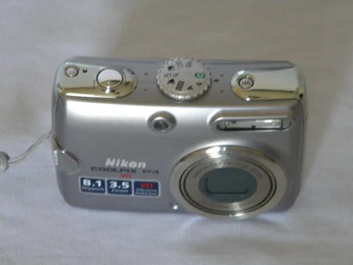 Vista 3 de Nikon Coolpix P4 - Cámara digital de 8,1 MP con zoom óptico de reducción de vibración de 3,5 x