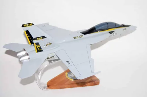 Vista 2 de VAQ-138 Yellow Jackets 2010 EA-18G Modelo Growler, azul marino, escala 1/40 (18"), caoba