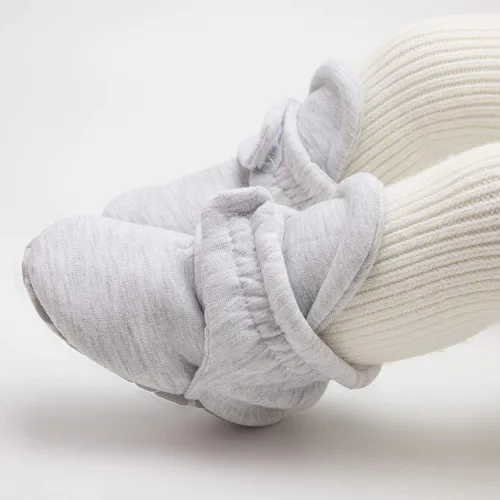Vista 49 de Botines de forro polar para bebés, niños y niñas, pantuflas antideslizantes con agarre suave, zapatos de calcetín para recién nacidos, cuna
