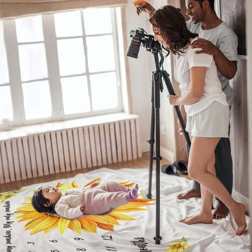 Vista 5 de Tebaby Manta mensual de hito para bebé niña, manta de girasol para recién nacido, regalo personalizado para ducha, decoración floral de guardería