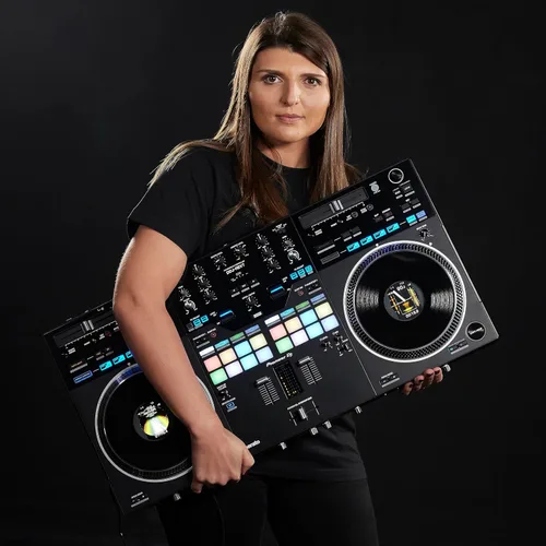 Vista 12 de Pioneer DJ DDJ-REV7 Controlador de DJ Serato de 2 decks