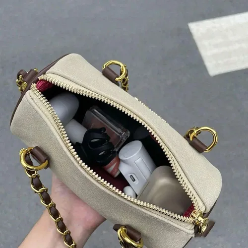 Vista 2 de Bolso cilíndrico de cadena vintage, bolso de mano suave de ante para mujer, bolso de mensajero para grupo pequeño con sentido avanzado, Beige