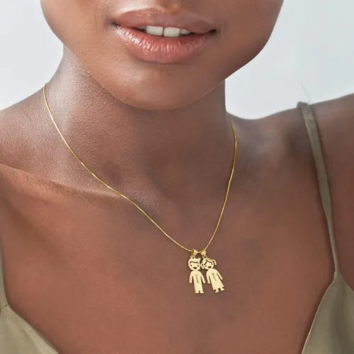 Vista 4 de MyNameNecklace - Dije con grabado personalizable para regalar a mamá el día de la madre
