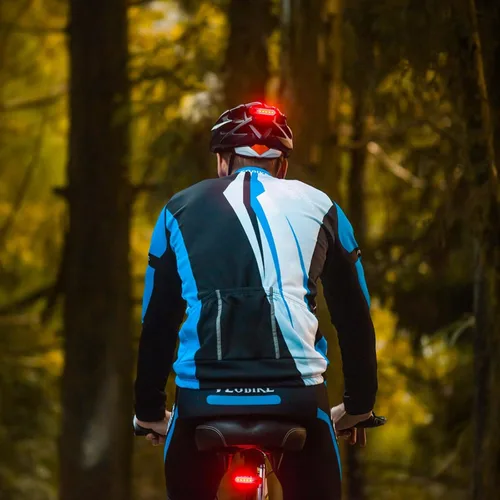 Vista 2 de Paquete de 2 luces traseras de bicicleta recargable, luz trasera roja para bicicleta de noche, luces traseras de bicicleta con gran duración