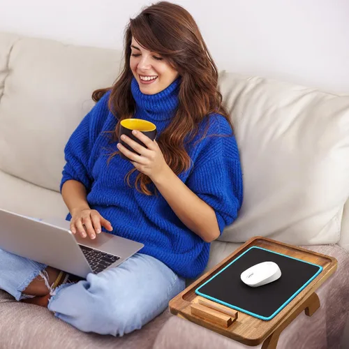 Vista 4 de SINWANT Mesa de Brazo para Sofá, Mesas de Reposabrazos de Sofá de Madera de Acacia, Mesa de Reposabrazos de Sofá con Soporte para Teléfono de 360°
