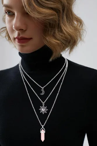 Vista 9 de Collar gótico de sol y luna para mujer, collares con colgante de cristal, accesorios Y2K, collar de luna creciente en capas para mujer, collar