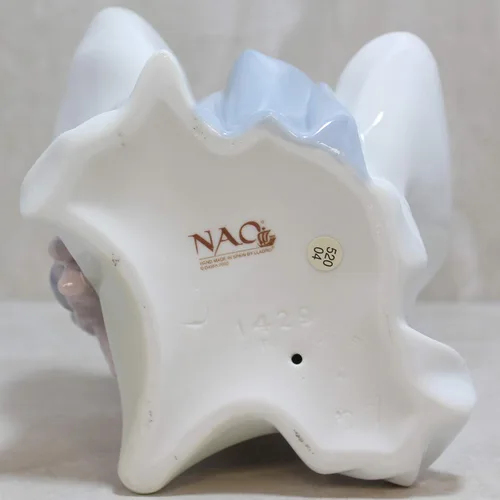 Vista 4 de Lladro Nao - Figura coleccionable de porcelana: Un momento con mamá, 8 3/4 de alto, madre e hija