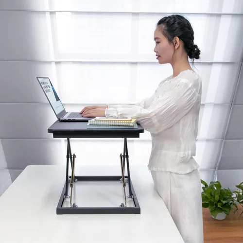Vista 8 de Convertidor de escritorio de pie ajustable en altura - Soporta 300 libras, estación de trabajo elevadora para monitor/portátil totalmente montada