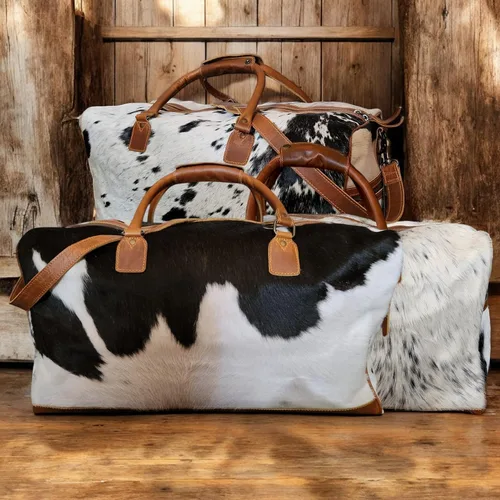 Vista 13 de Ranch Junkie Highlands Large Genuine Cowhide Weekender Cowhide Duffel