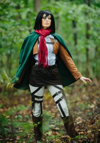 Vista 3 de Disfraz de Halloween de Ataque a Titán Mikasa de lujo para mujer